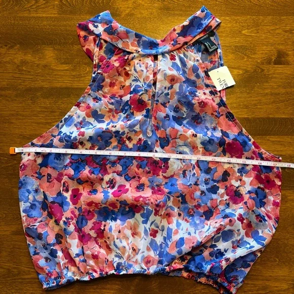 NWT Forever 21 Floral Sleeveless Blouse with Tie at Back of Neck Small - Picture 3 of 6